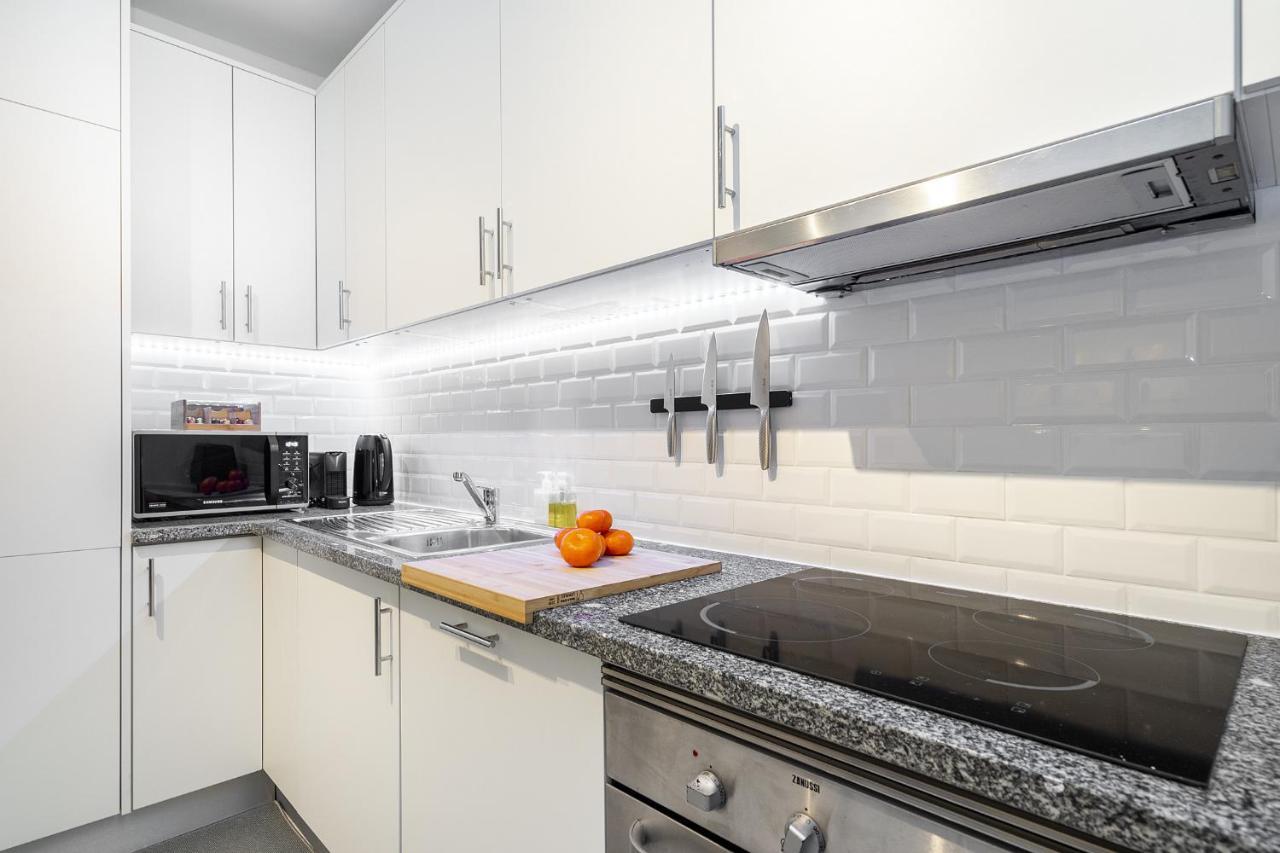 Whome Lisbon's Kept Secret: 2-bed W/ac & Patio Appartement